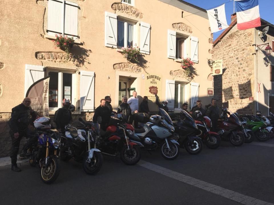 Готель Auberge Des Petits Saint-Igny-de-Vers Екстер'єр фото