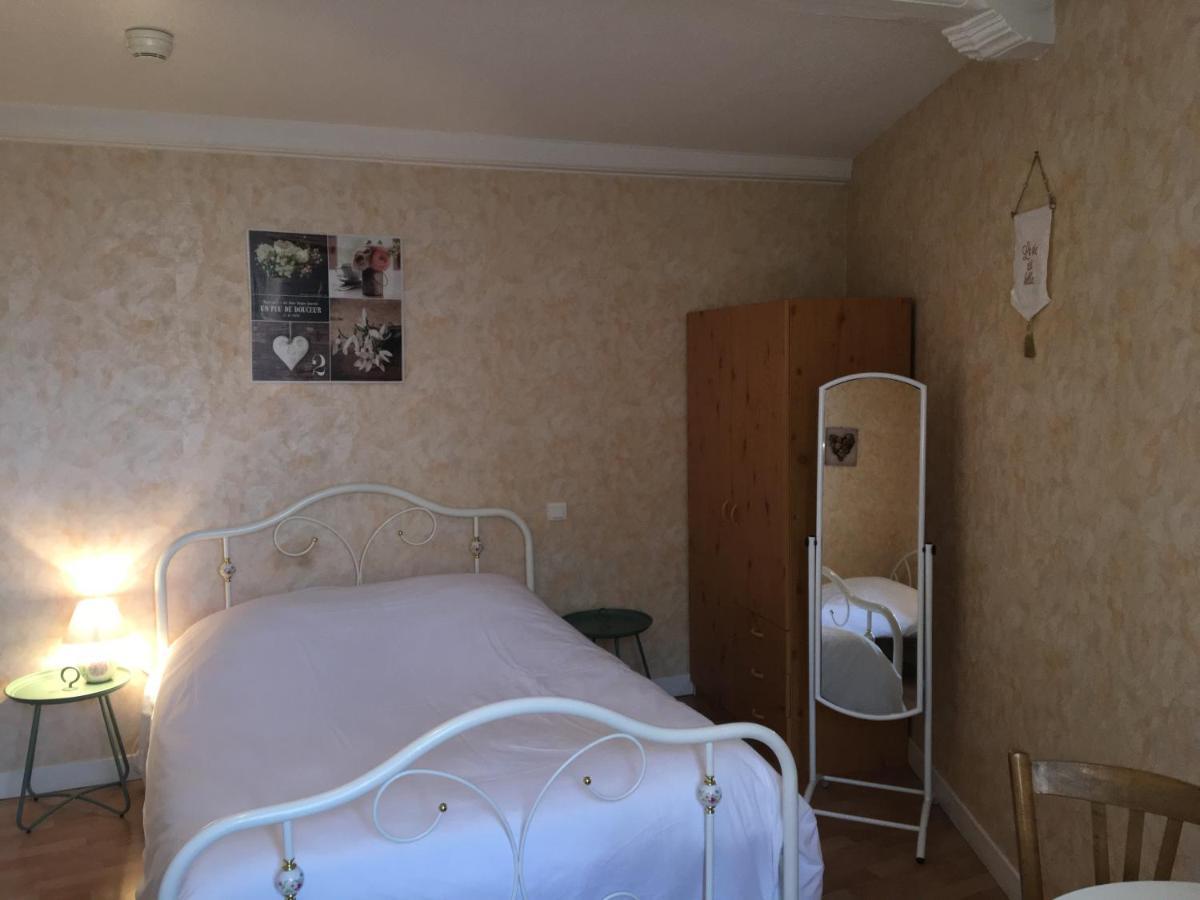 Готель Auberge Des Petits Saint-Igny-de-Vers Екстер'єр фото